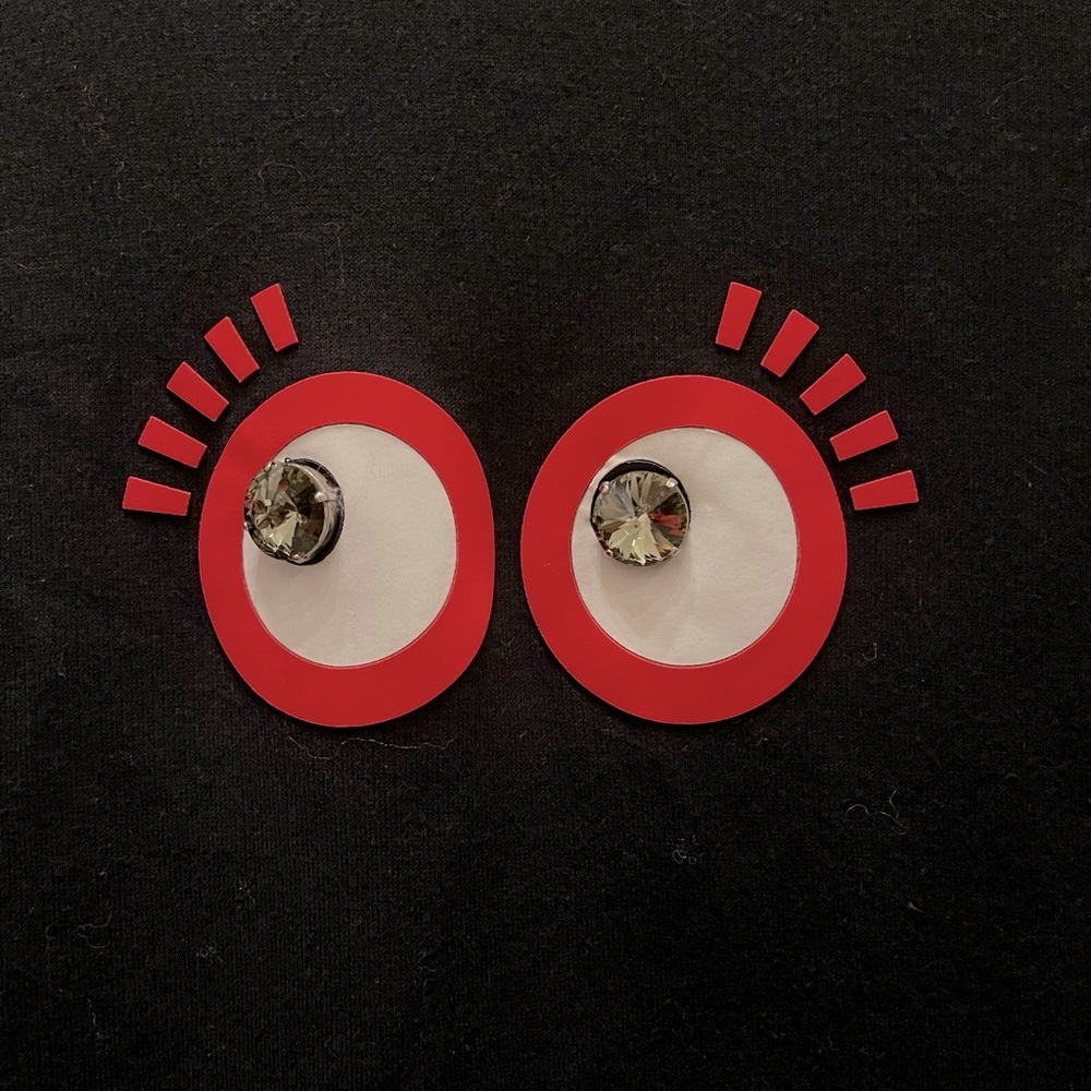 Fendi Black Sweatshirt with Red eyes & gems
Slightly Worn
ALL SALES ARE FINAL!